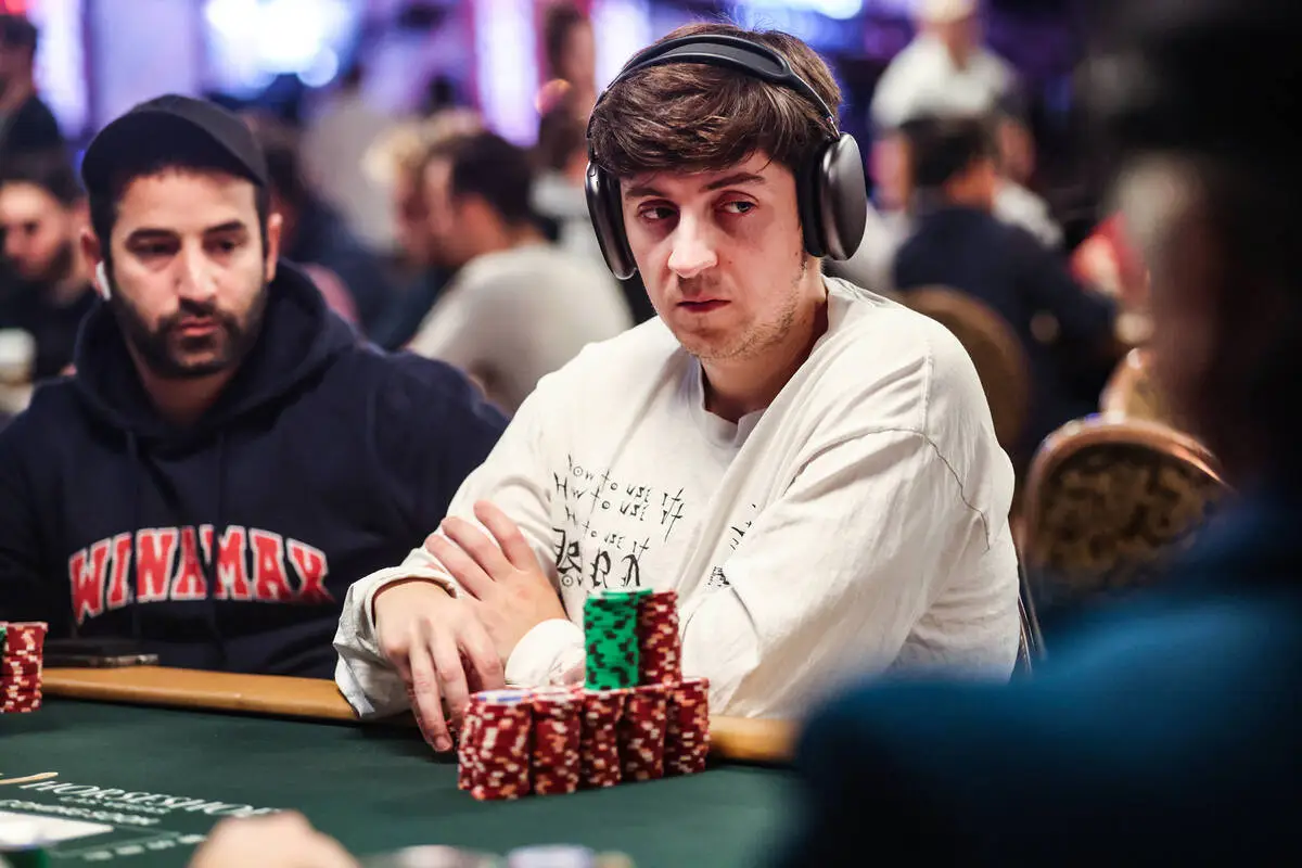 The Pros and Cons of Becoming a Professional Poker Player